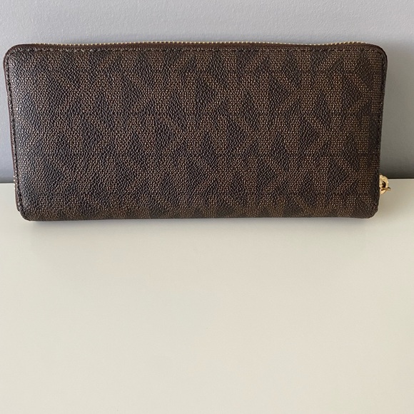 Michael Kors large logo brown Continental Wallet with wristlet strap - Picture 2 of 9